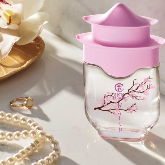 Perfume - Picture 5 of 5